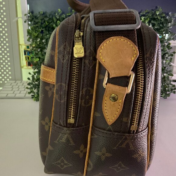 Louis Vuitton Reporter PM Monogram Crossbody Bag - Picture 5 of 9
